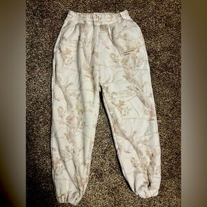Comfrt sweatpants. White camo.